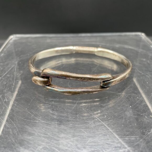 Uno de 50 Unode50 Silver Plated Hook Closure Spring Accent Bangle Bracelet - Picture 1 of 7
